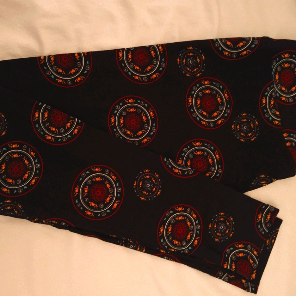 Lularoe OS vintage medallion leggings